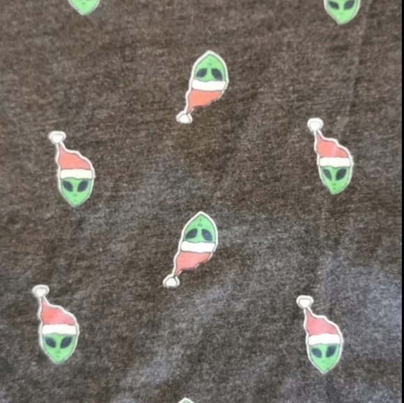 URBAN Outfitters BDG Ugly Christmas Aliens Sm New - Picture 3 of 6